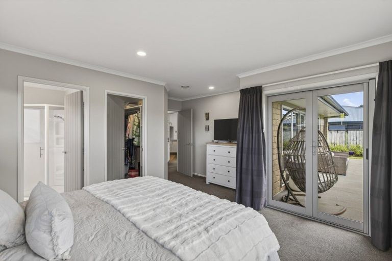 Photo of property in 2 Oakwood Drive, Highlands Park, New Plymouth, 4312