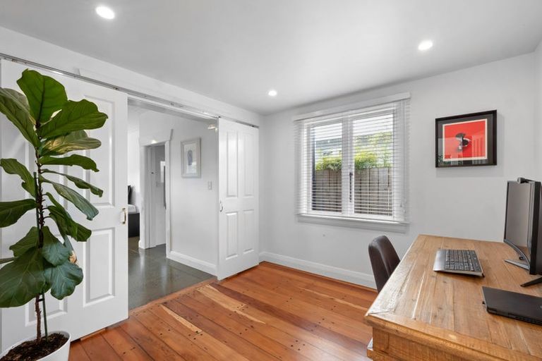 Photo of property in 20 Wallace Place, Westown, New Plymouth, 4310