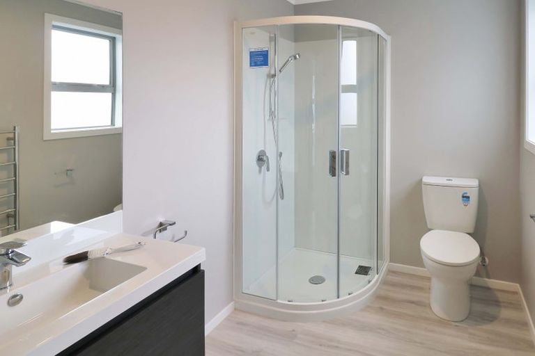 Photo of property in 4d Horoeka Street, Stokes Valley, Lower Hutt, 5019