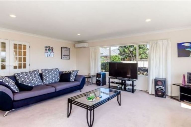 Photo of property in 19 Balmerino Grove, Waikanae, 5036