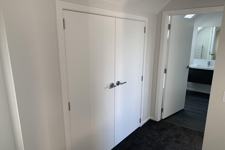 Photo of property in 91c Whites Line East, Waiwhetu, Lower Hutt, 5010