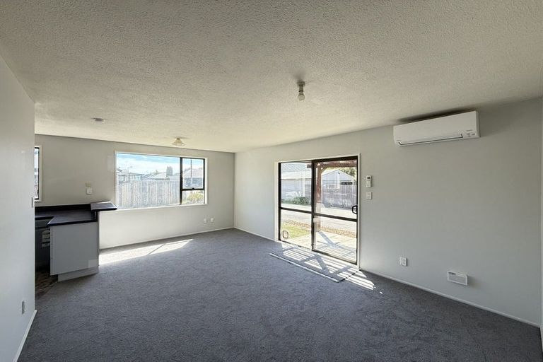 Photo of property in 2 Farm Lane, Parklands, Christchurch, 8083