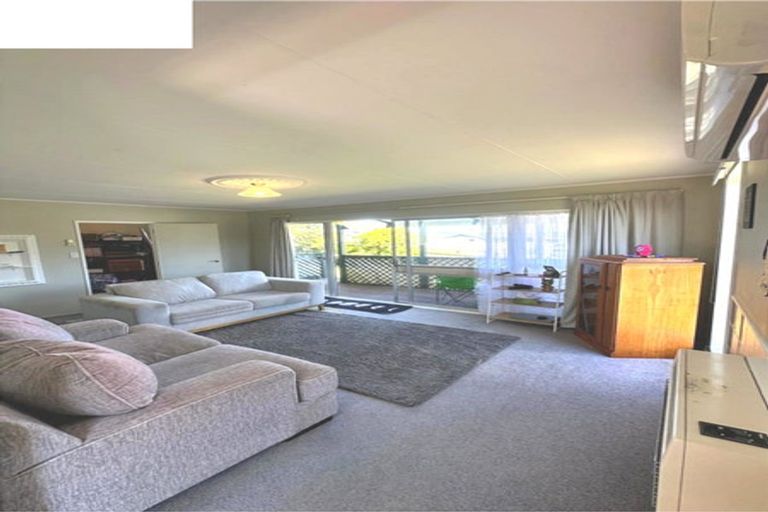 Photo of property in 50 Aniseed Grove, Timberlea, Upper Hutt, 5018