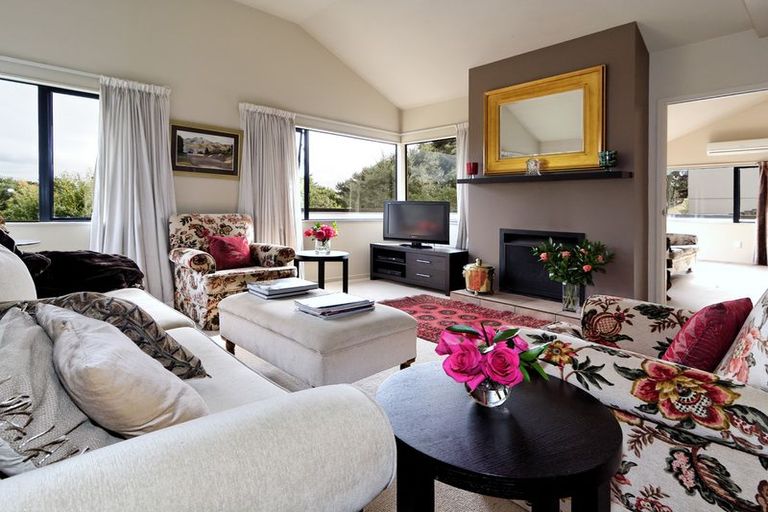 Photo of property in 27 Chamari Close, Titirangi, Auckland, 0604