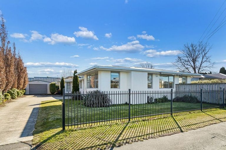 Photo of property in 1/57 Mcfaddens Road, St Albans, Christchurch, 8052