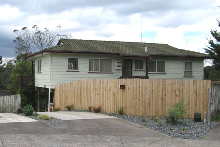 Photo of property in 10 Lorena Place, West Harbour, Auckland, 0618