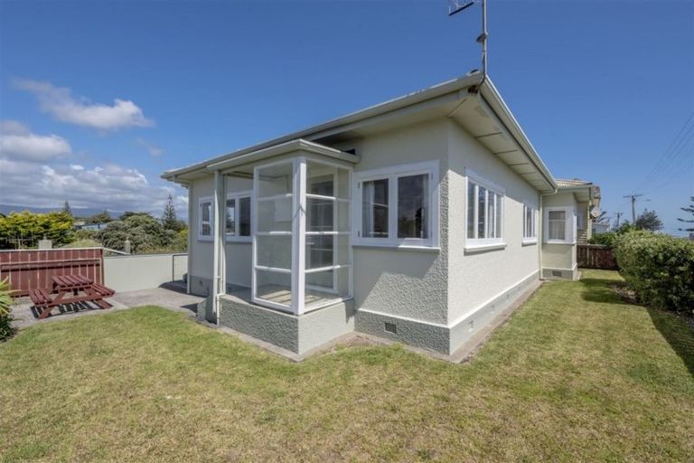 Photo of property in 26 Marine Parade, Otaki Beach, Otaki, 5512