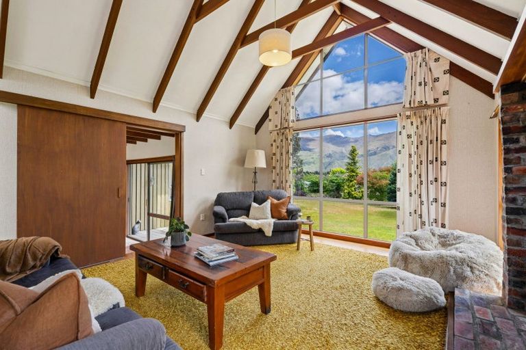 Photo of property in 197 Beacon Point Road, Wanaka, 9305