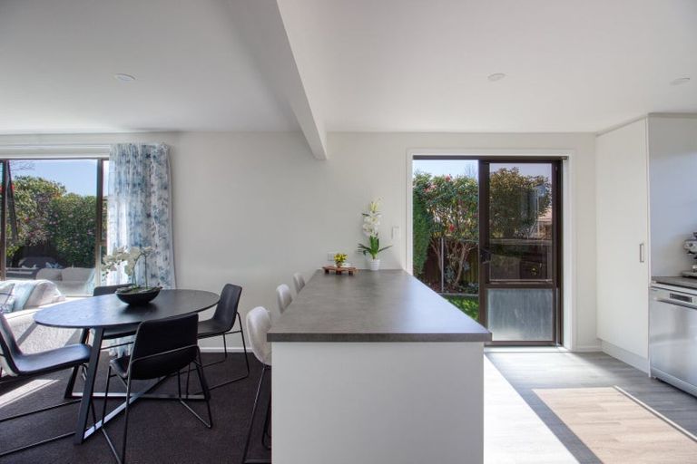 Photo of property in 2/10 Montclare Avenue, Ilam, Christchurch, 8041