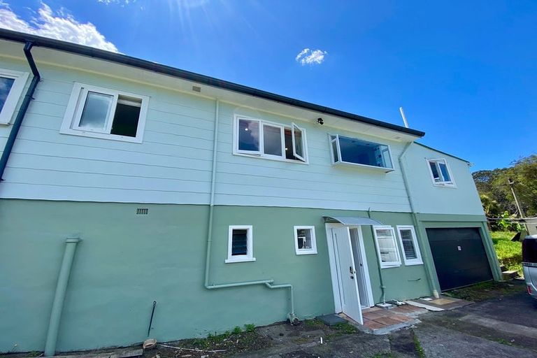 Photo of property in 318 Sturges Road, Henderson Valley, Auckland, 0612