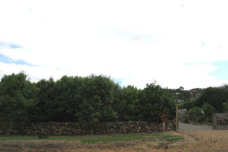 Photo of property in 3 Alison Road, Surfdale, Waiheke Island, 1081