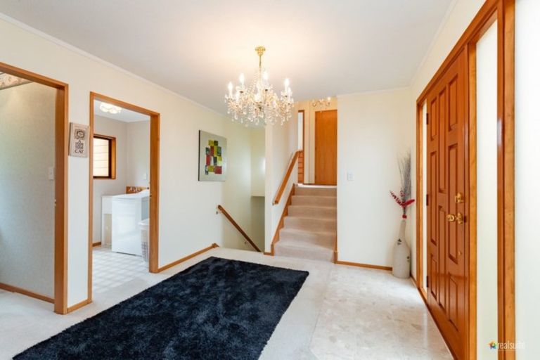 Photo of property in 16 Kinnel Grove, Papakowhai, Porirua, 5024