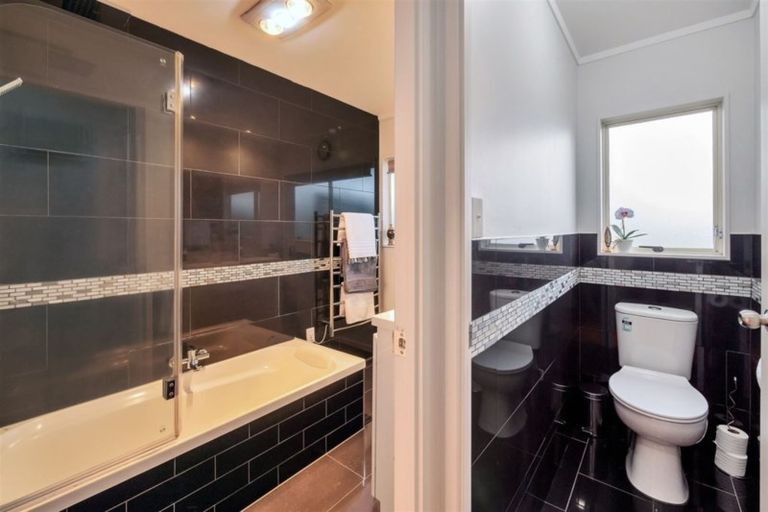 Photo of property in 13 Broadfield Street, Massey, Auckland, 0614