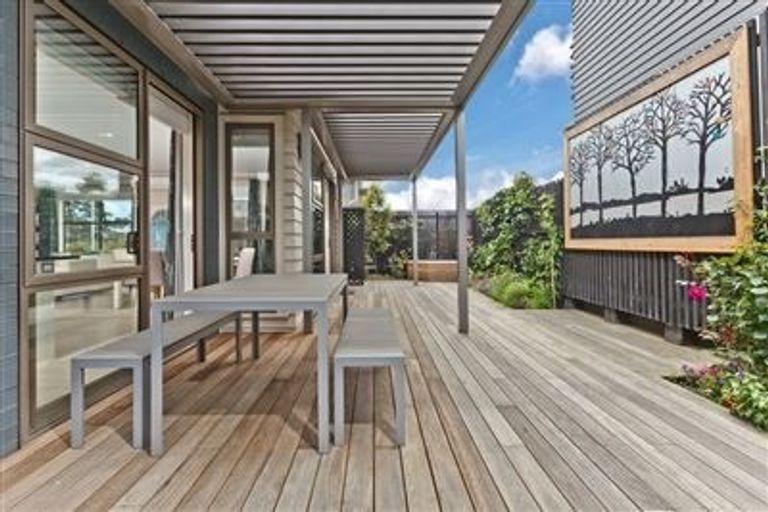 Photo of property in 46 Bomb Point Drive, Hobsonville, Auckland, 0616