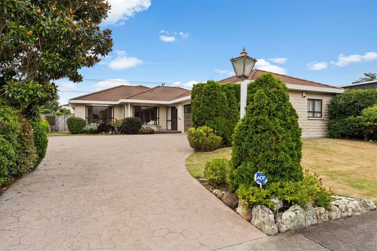 Photo of property in 11 Rosebank Avenue, Kelvin Grove, Palmerston North, 4414