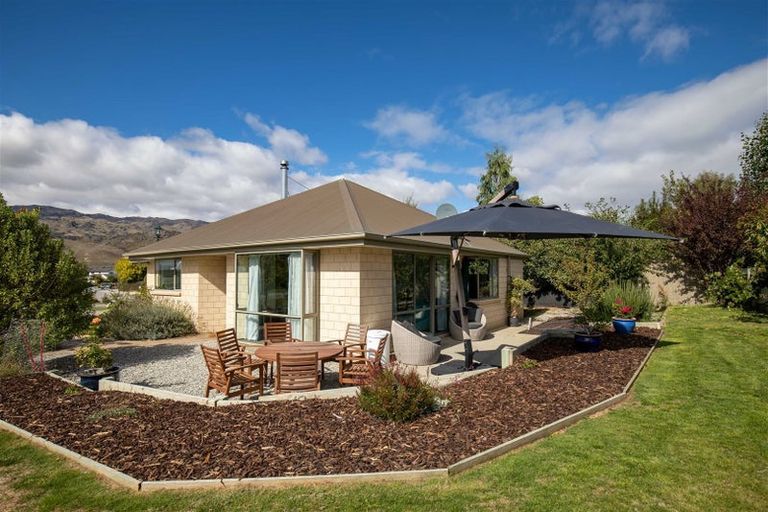 Photo of property in 17 Missy Crescent, Mount Pisa, Cromwell, 9383