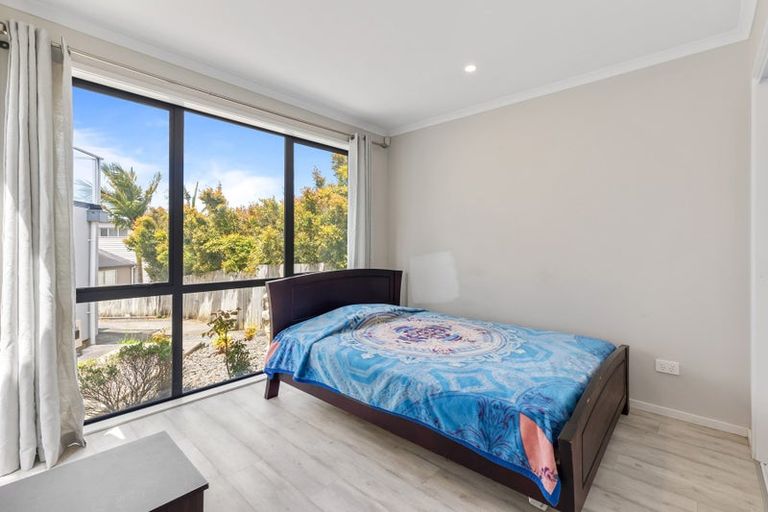 Photo of property in 12 Hilton Close, Fairview Heights, Auckland, 0632