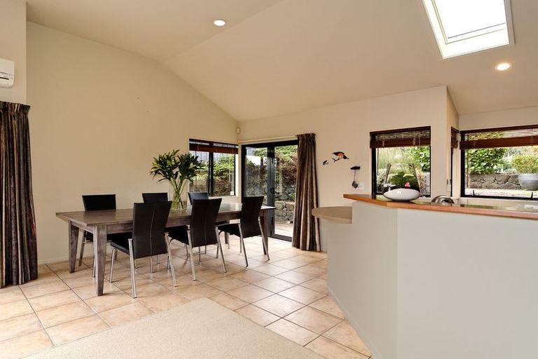 Photo of property in 27 Chamari Close, Titirangi, Auckland, 0604