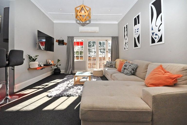 Photo of property in 47 View Road, Henderson, Auckland, 0612