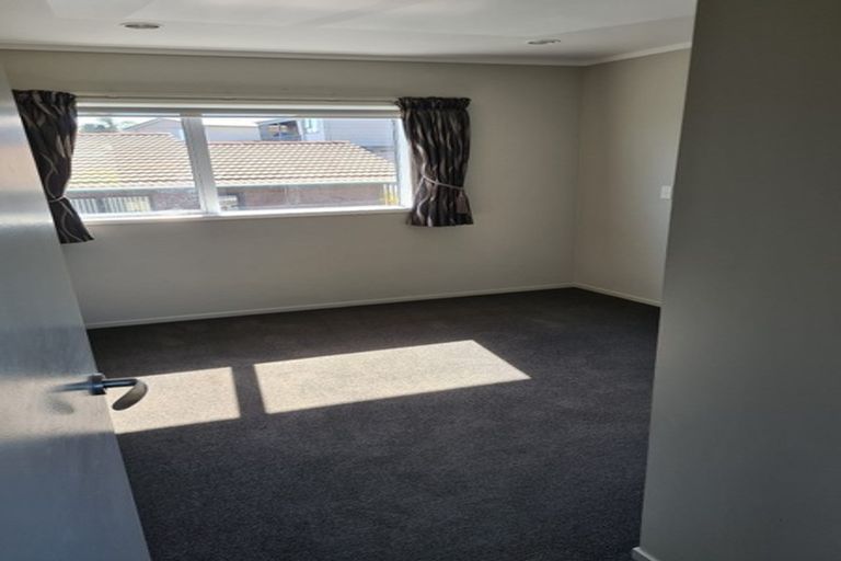 Photo of property in 42a Sunset Road, Unsworth Heights, Auckland, 0632