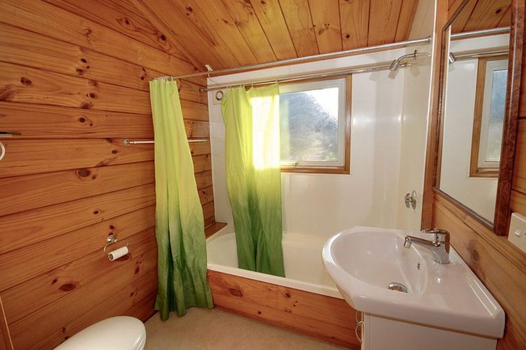 Photo of property in 2/20 Summit Drive, Torbay, Auckland, 0630