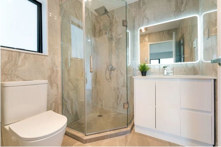 Photo of property in 14b York Road, Papatoetoe, Auckland, 2104