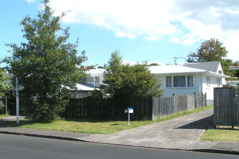 Photo of property in 1/22 Seine Road, Forrest Hill, Auckland, 0620