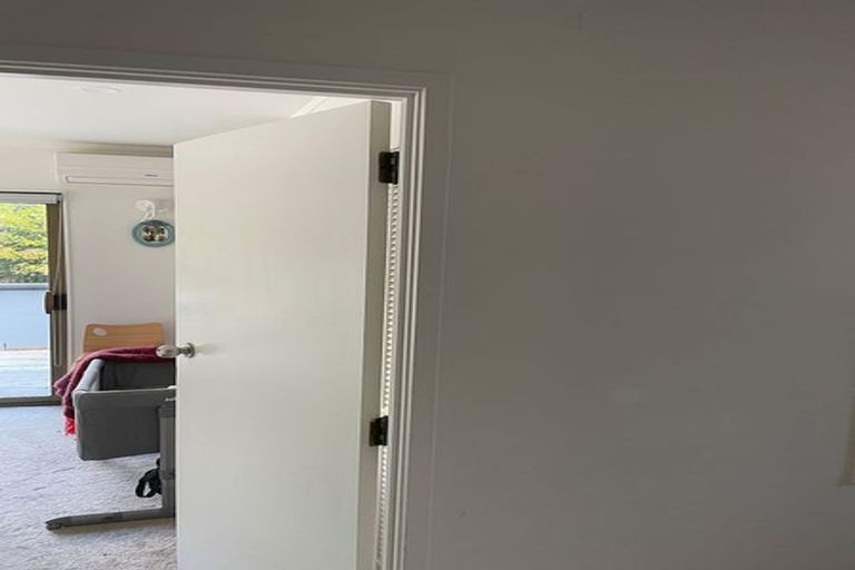 Photo of property in 42 Holyoake Place, Chatswood, Auckland, 0626