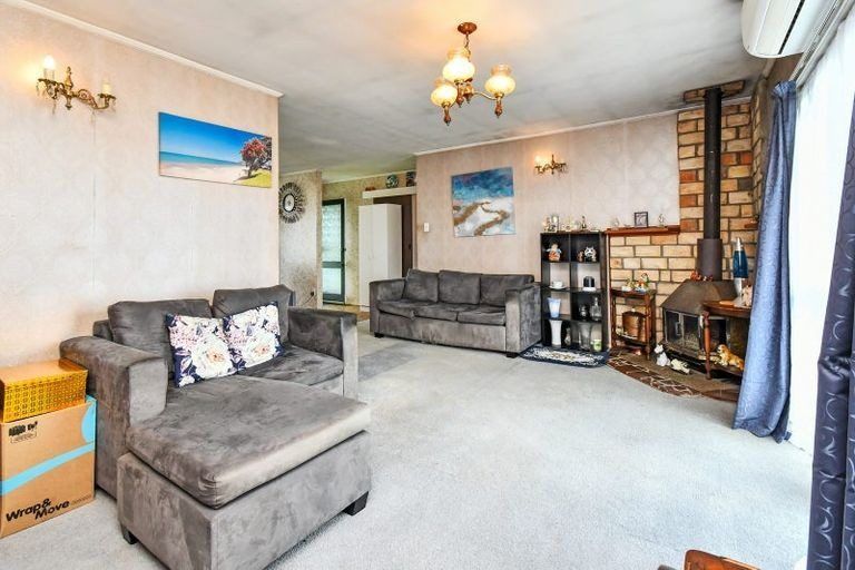 Photo of property in 44 Burundi Avenue, Clendon Park, Auckland, 2103