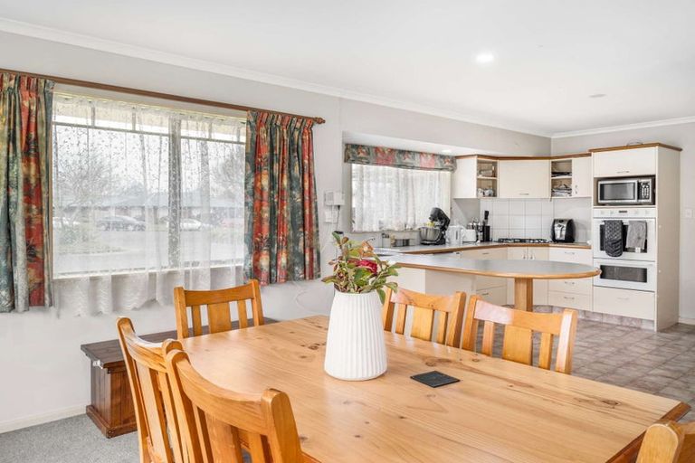Photo of property in 30 Strachan Way, Highbury, Palmerston North, 4412