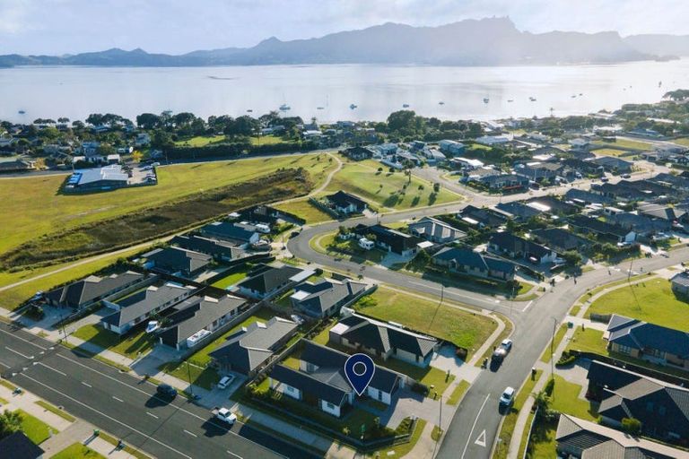 Photo of property in 1 Kaurinui Crescent, One Tree Point, 0118