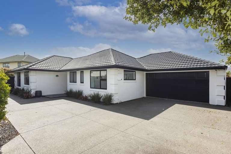 Photo of property in 3a Becmead Drive, Harewood, Christchurch, 8051