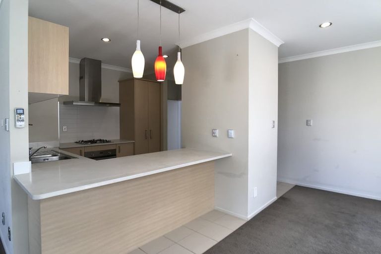 Photo of property in 111 Fernhill Way, Oteha, Auckland, 0632