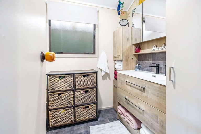 Photo of property in 54 Powells Road, Cable Bay, 0420