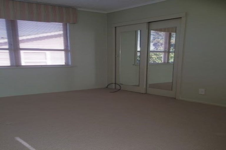 Photo of property in 124 Gossamer Drive, Pakuranga Heights, Auckland, 2010