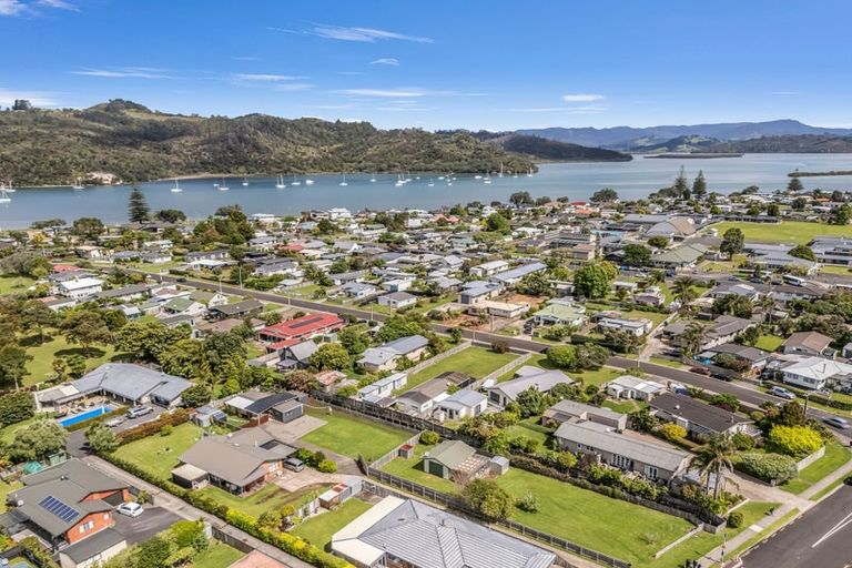 Photo of property in 17 Cook Drive, Whitianga, 3510