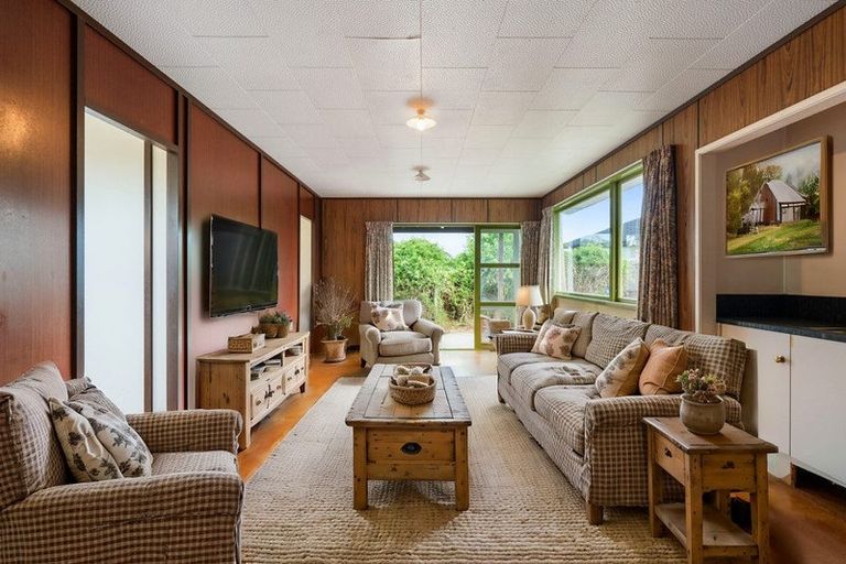 Photo of property in 13 Ennis Avenue, Pakuranga Heights, Auckland, 2010