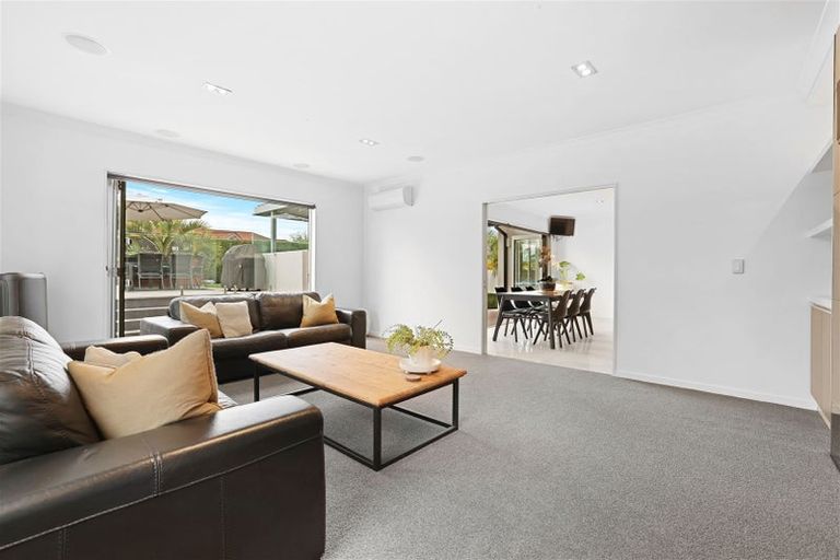 Photo of property in 43 Oakgrove Drive, Rangiora, 7400