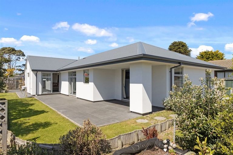 Photo of property in 1 Rue De La Mare, Parklands, Christchurch, 8083