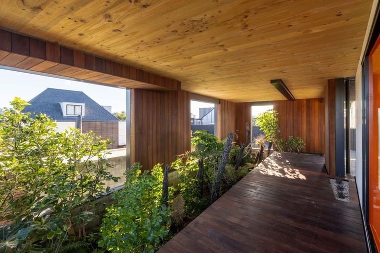 Photo of property in 320 Marine Parade, New Brighton, Christchurch, 8061