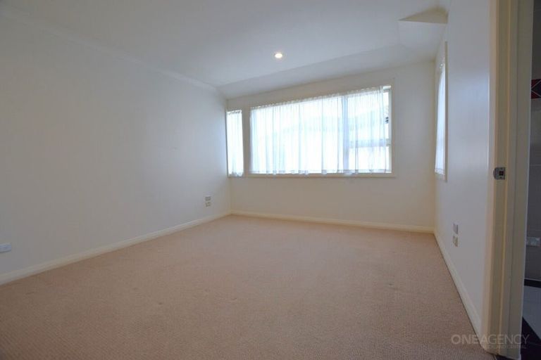 Photo of property in 14 Provence Esplanade, Te Atatu Peninsula, Auckland, 0610