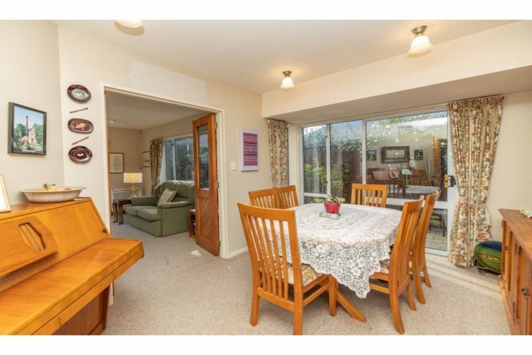 Photo of property in 2 Pentavon Lane, Avonhead, Christchurch, 8042