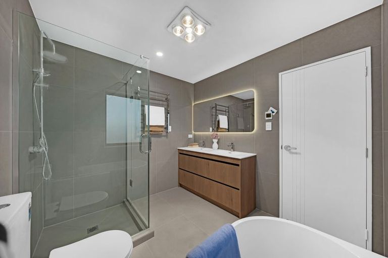 Photo of property in 34 Emerald Avenue, Rosehill, Papakura, 2113