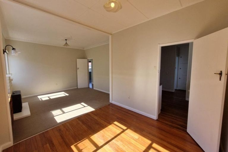 Photo of property in 26 Paynters Avenue, Strandon, New Plymouth, 4312