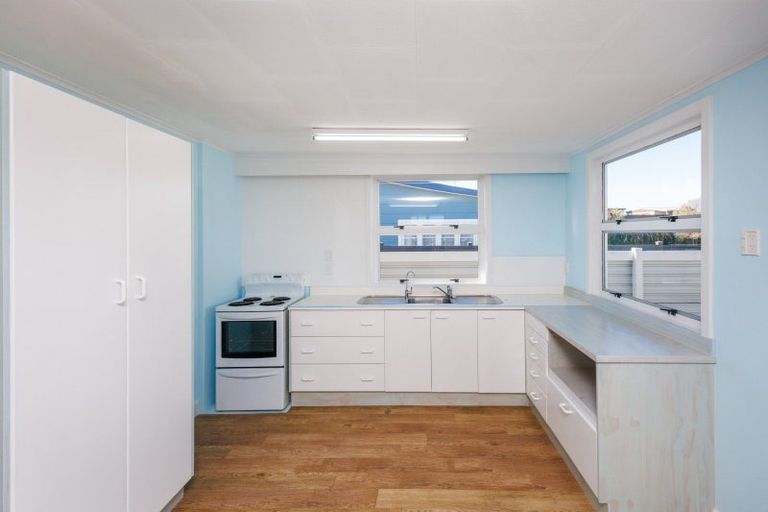 Photo of property in 1 Warren Street, Foxton Beach, Foxton, 4815