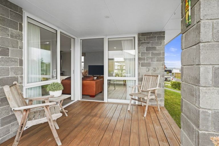 Photo of property in 43 Lakeside Terrace, Omokoroa, 3114