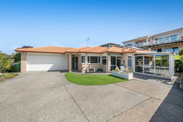 Photo of property in 18 Chesterfield Way, Orewa, 0931