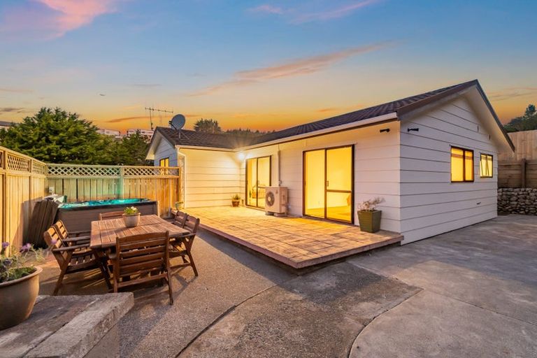 Photo of property in 56 Albatross Close, Whitby, Porirua, 5024