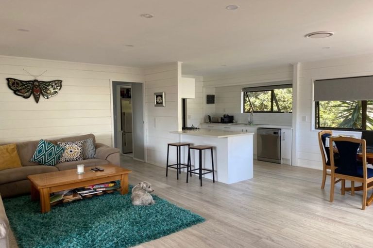 Photo of property in 30b Elliston Crescent, Stanmore Bay, Whangaparaoa, 0932