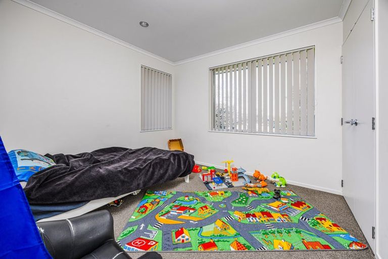 Photo of property in 13 Phar Lap Crescent, Takanini, 2112